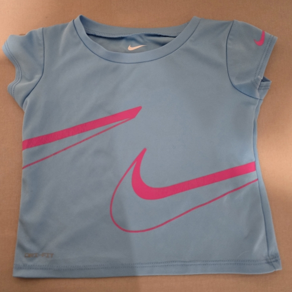 Nike Dri-Fit Pink Swoosh Set - Picture 2 of 3